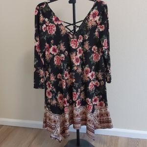 Beautiful floral dress (b)